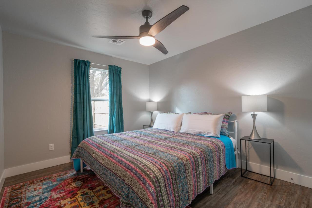 Plaza Pad I - New Near Plaza District Apartment *