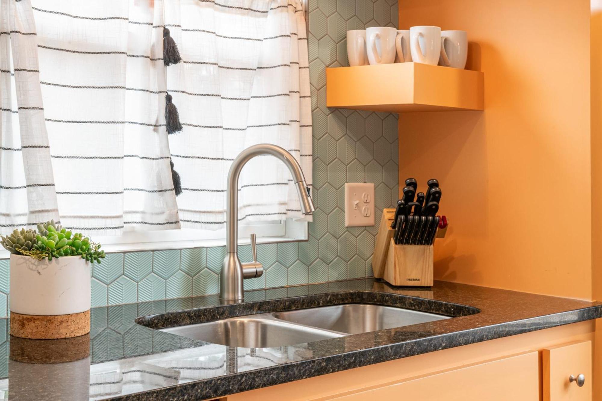 Plaza Pad I - New Near Plaza District *